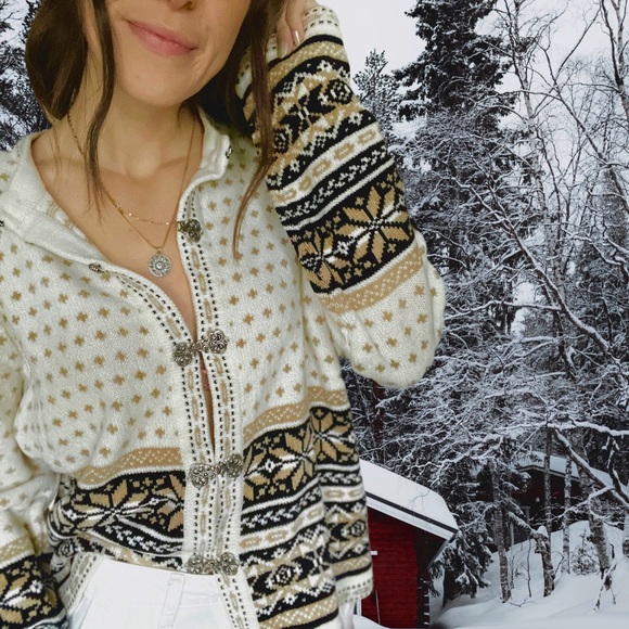 croft & barrow Sweaters - 1980s Ivory CROFT & BARROWS Acrylic Clasp Cardigan / Sweater - Medium